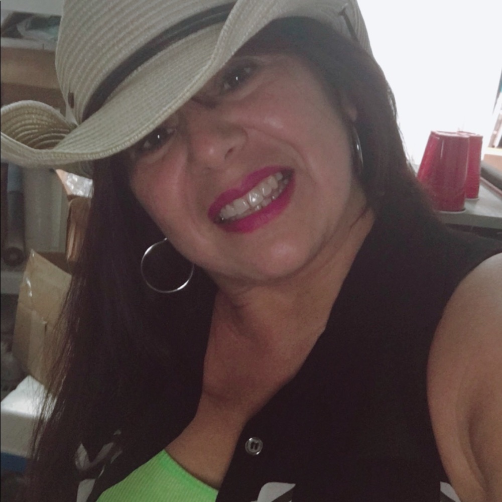 Meet your Posher, Yadira